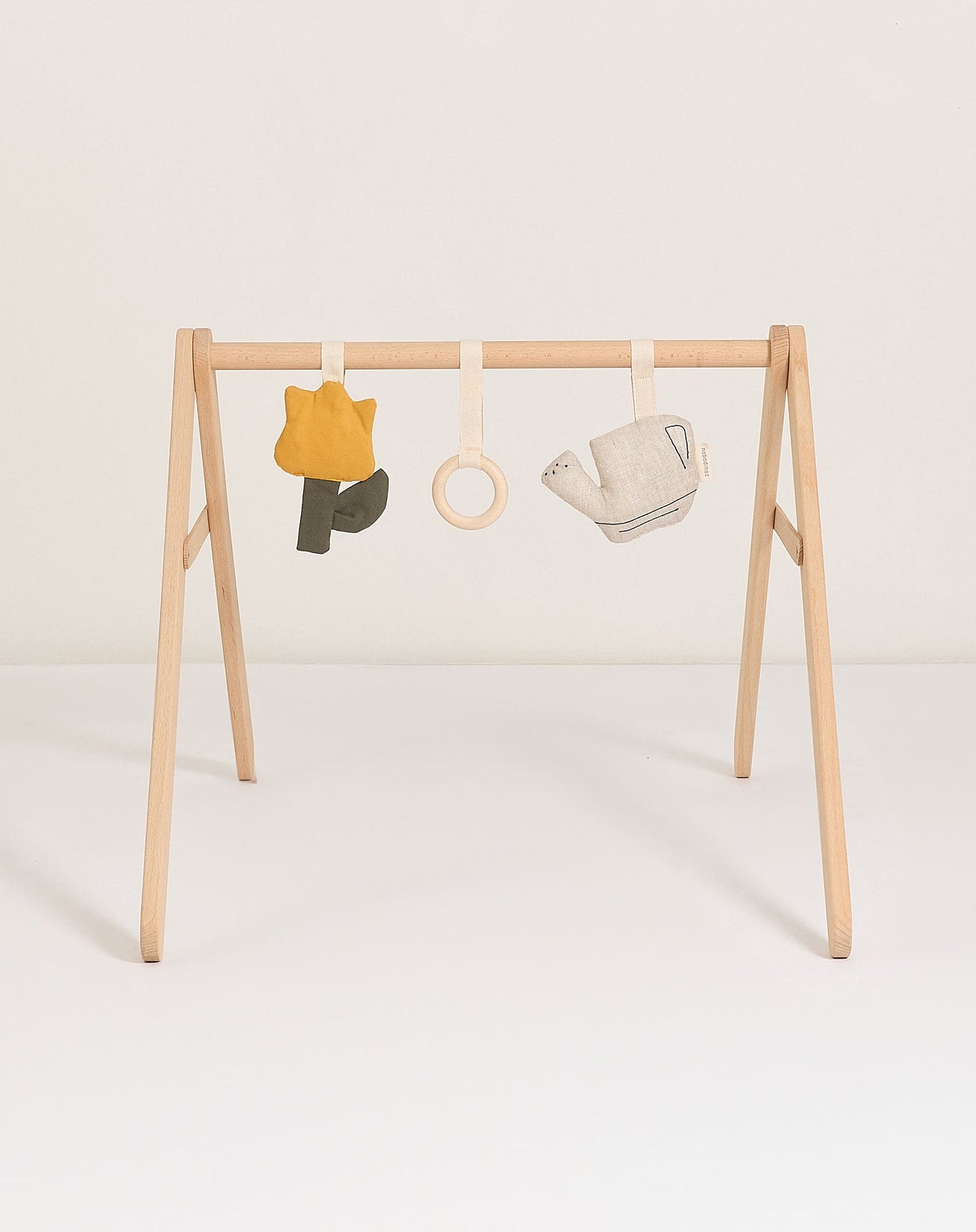 Arche d'éveil en bois et ses jouets playground