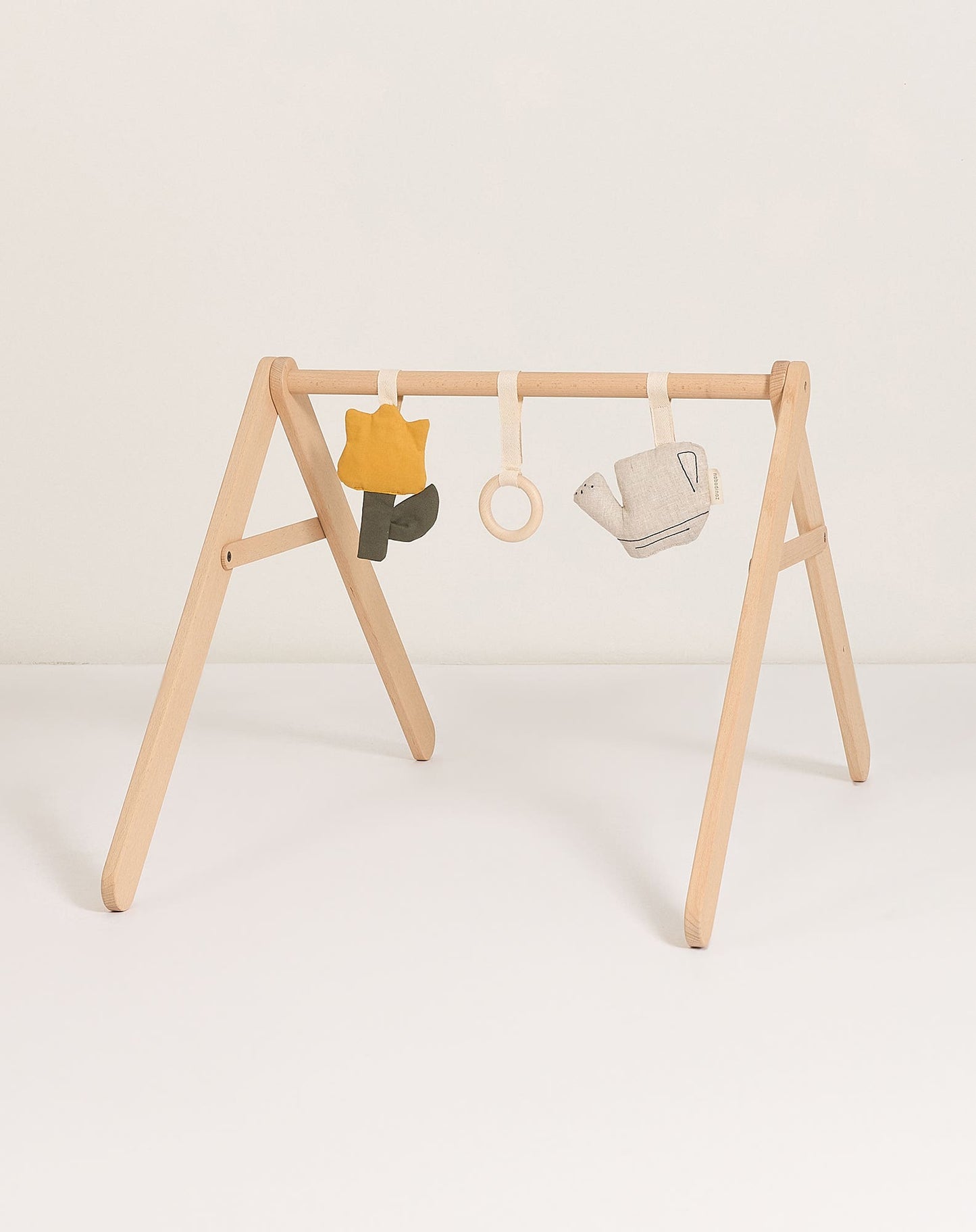 Arche d'éveil en bois et ses jouets playground