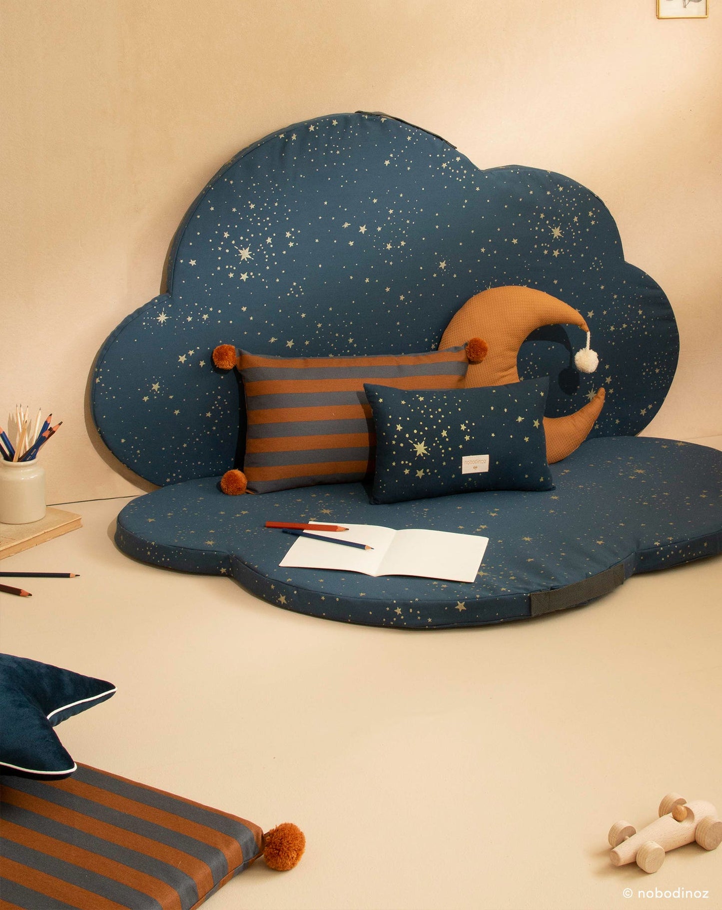 Majestic rectangular cushion