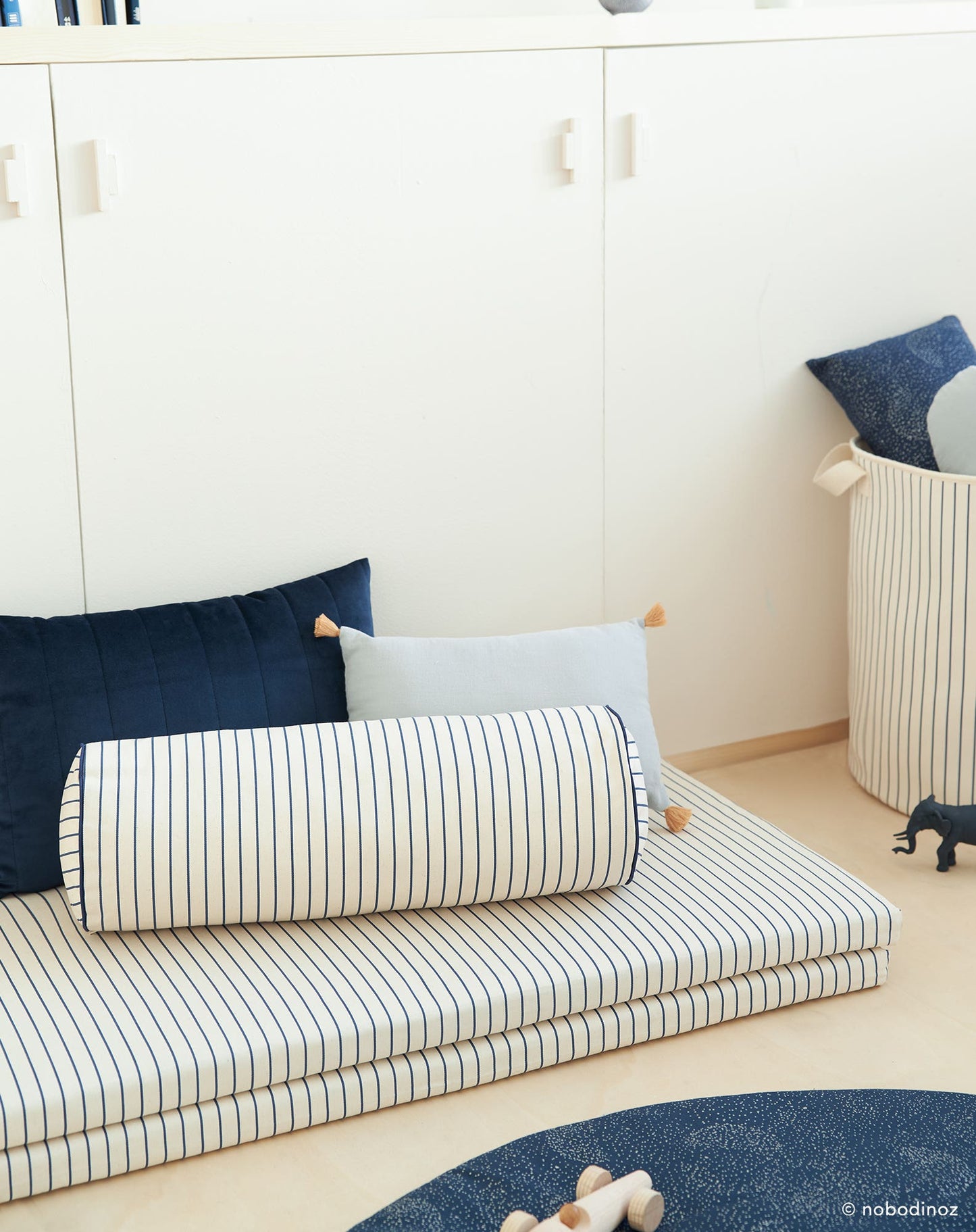 JAVèCUSHION 50 x ?18 blue thin stripes Natural