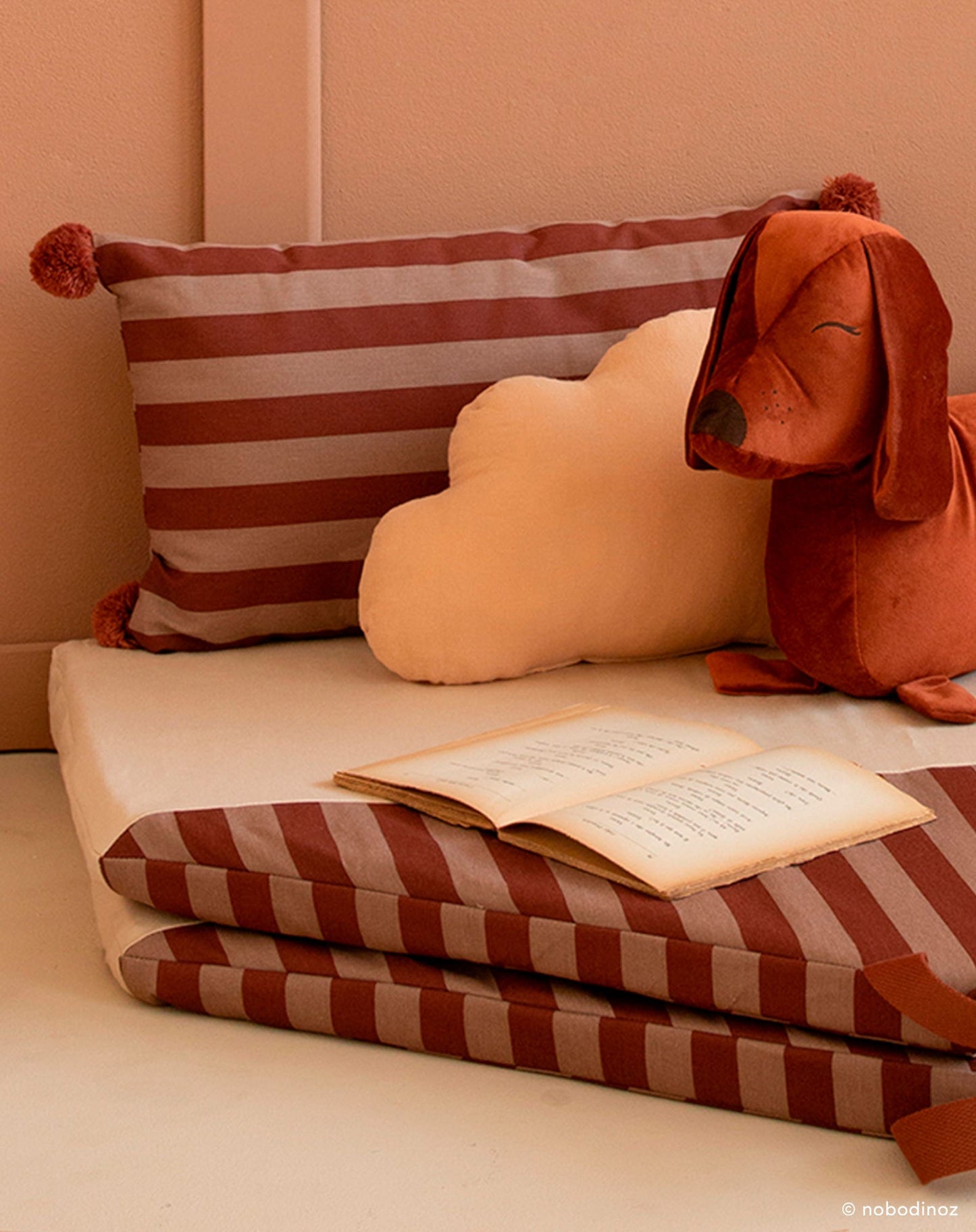 Majestic rectangular cushion