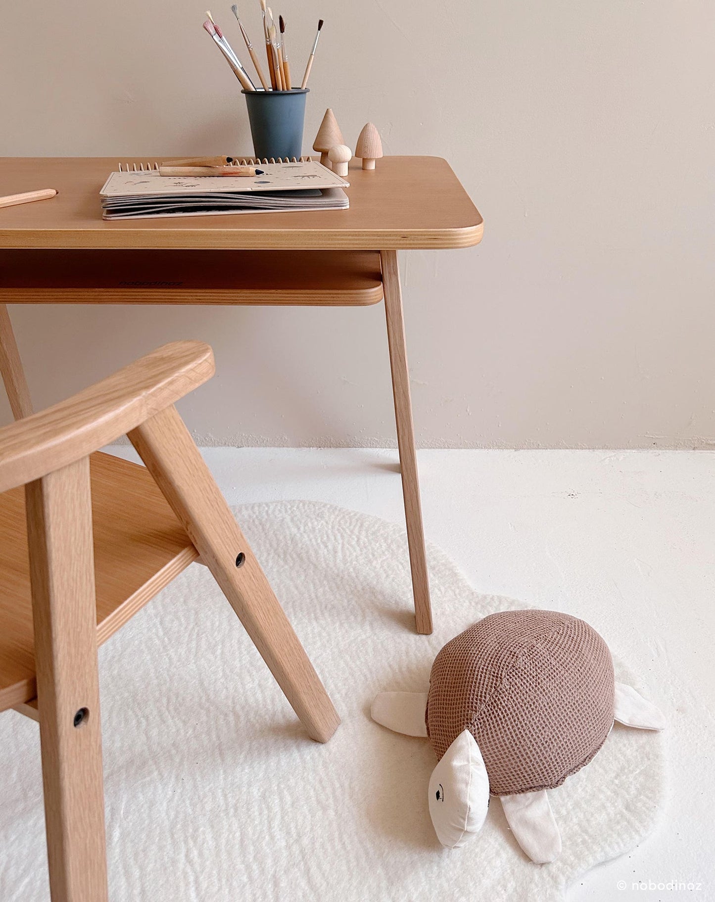 Coussin Wabi-Sabi tortue brodé en coton lavé